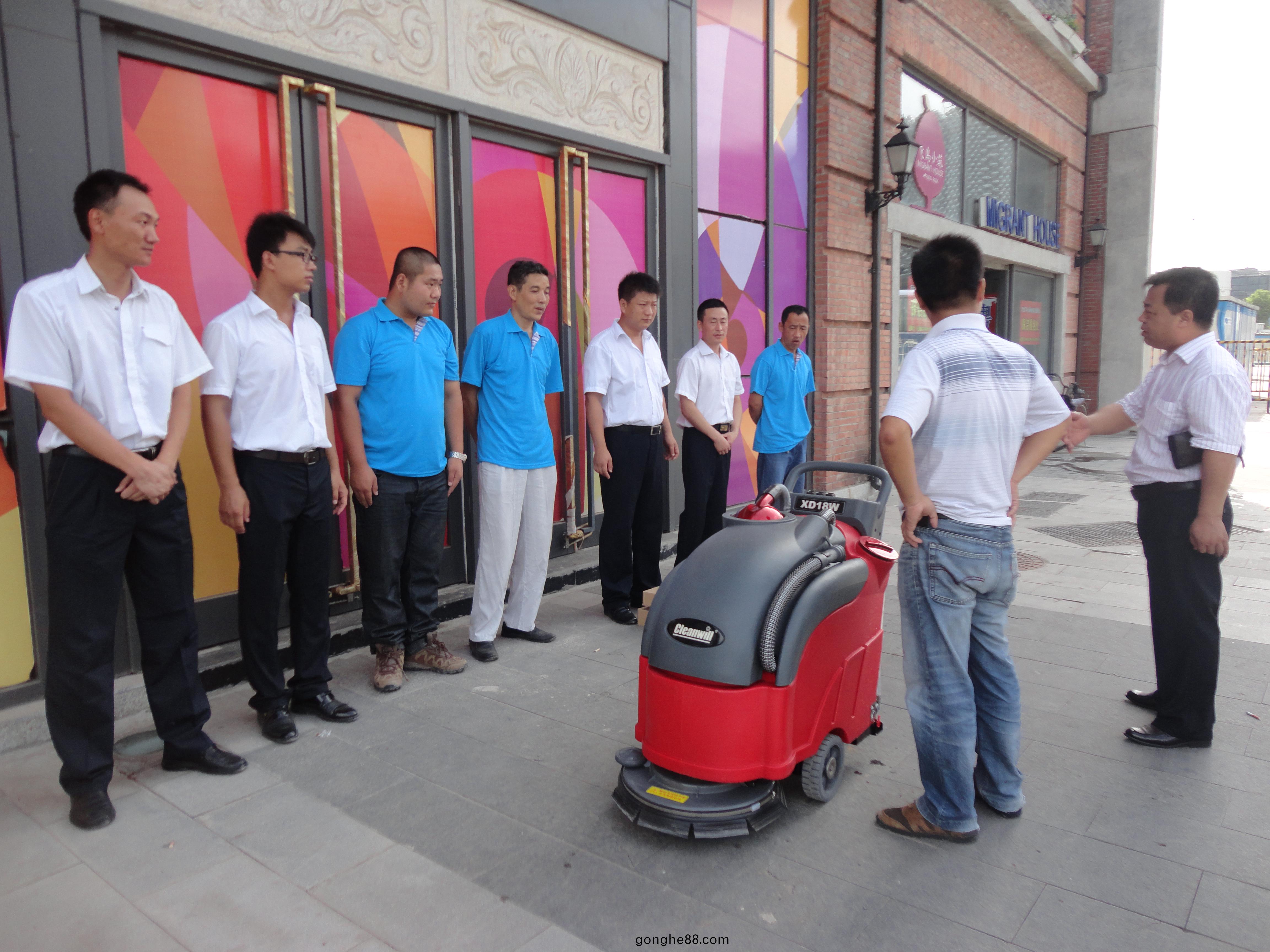 尅(ke)力(li)威手(shou)推式洗地機半(ban)自動洗地機XD18W63