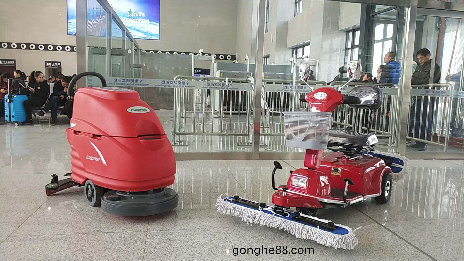 如何運用(yong)電(dian)動(dong)塵(chen)推(tui)車對大理石(shi)地麵(mian)清(qing)潔(jie)6