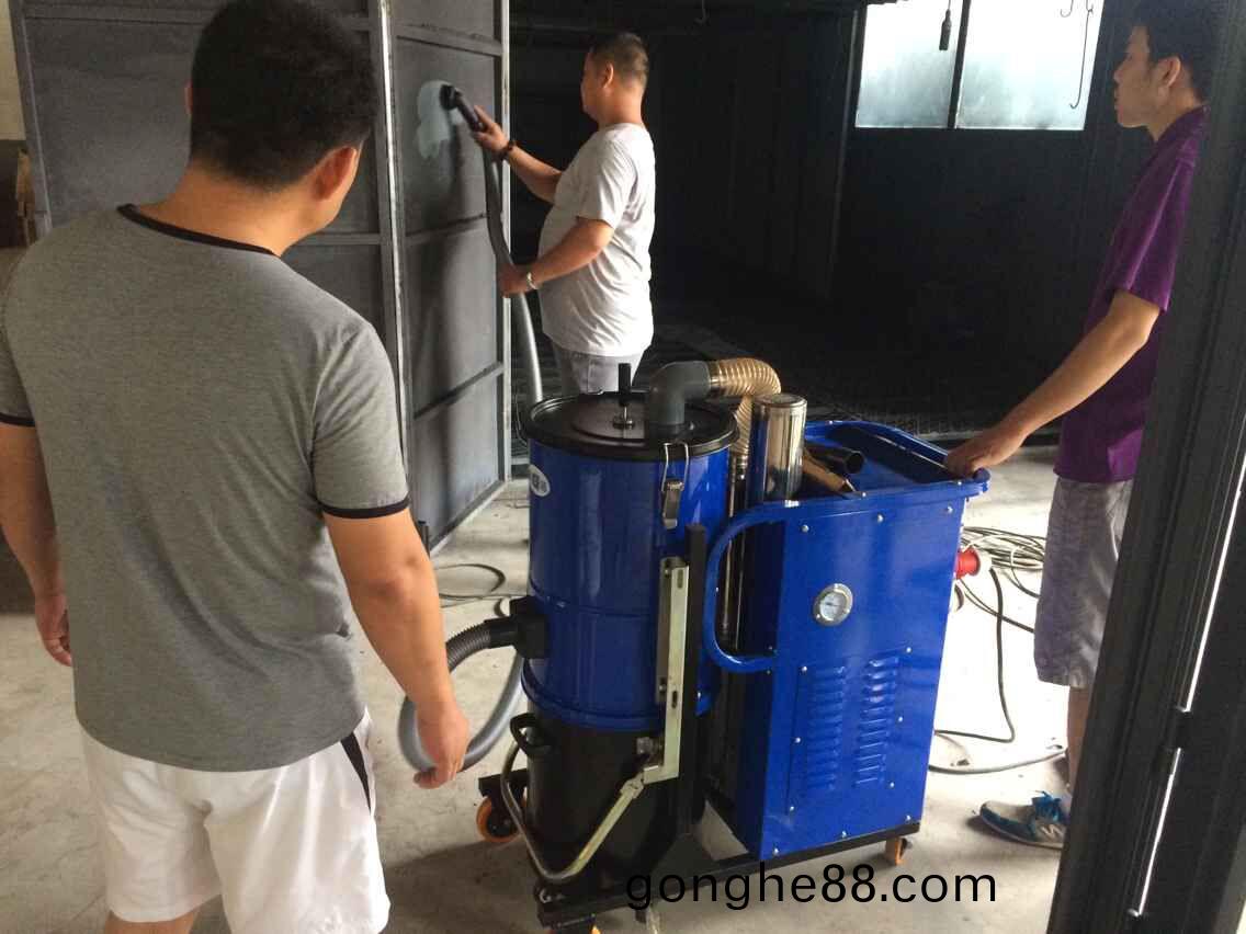 打磨(mo)車間該如(ru)何選(xuan)擇工業(ye)吸塵器(qi)呢(ne)?85